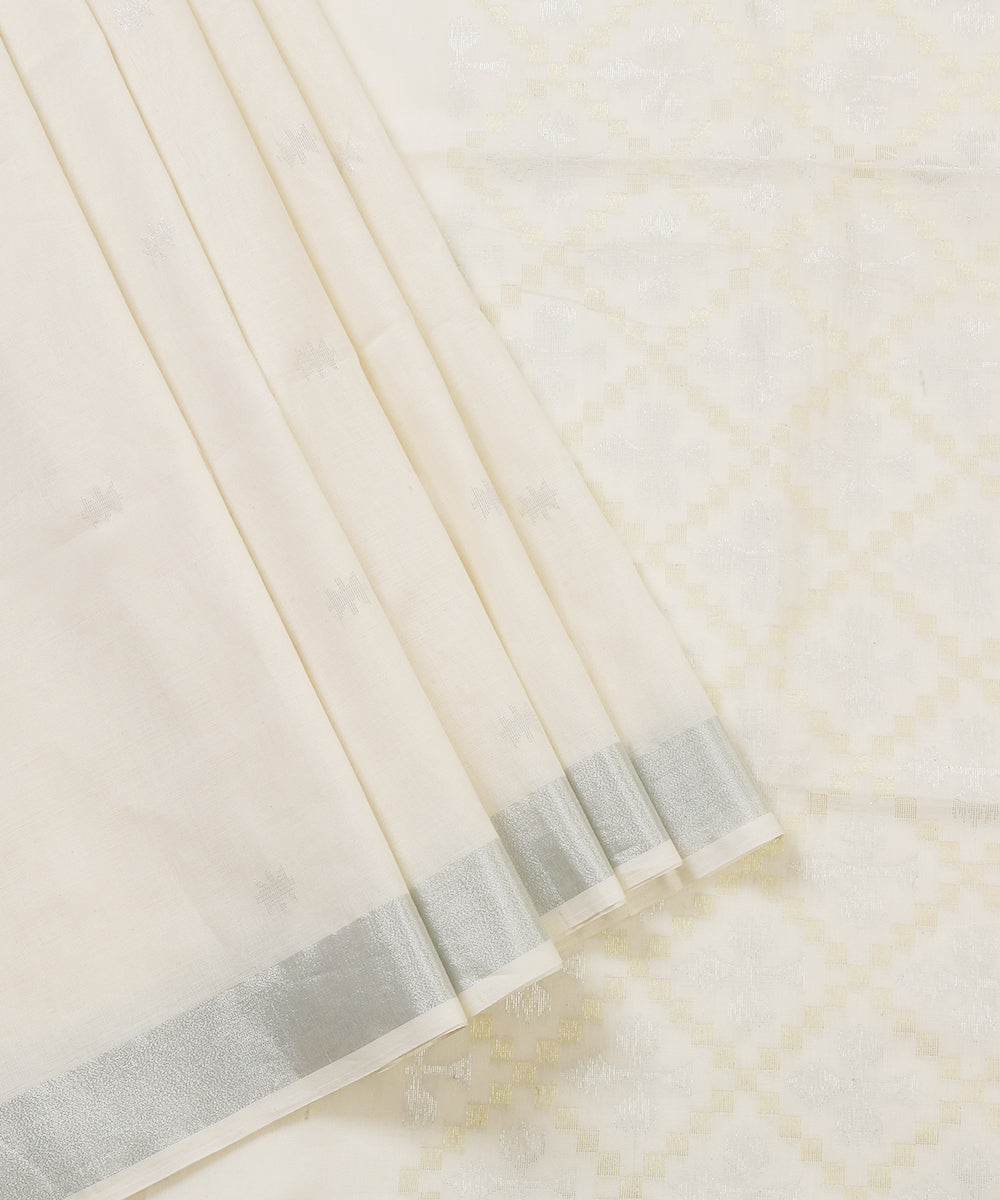 White_Handloom_Cotton_Jamdani_Saree_With_Silver_Border_WeaverStory_01