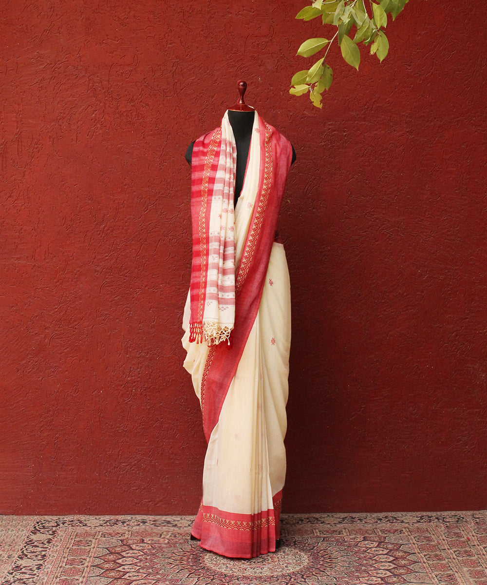 Off_White_Handloom_Cotton_Jamdani_Saree_With_Red_Border_WeaverStory_02