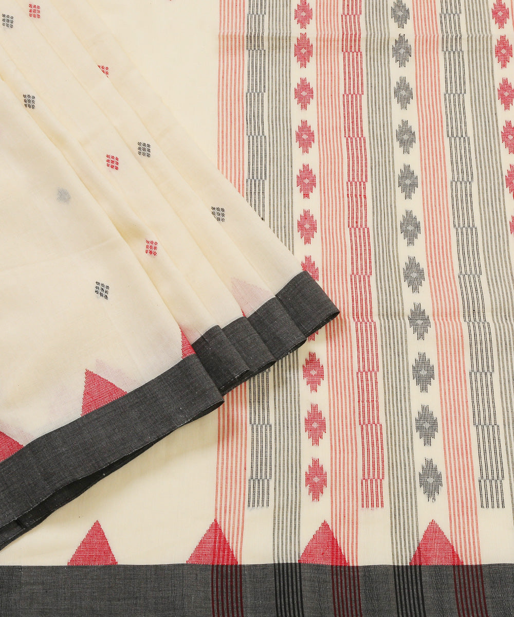 Handloom_Off_White_Cotton_Jamdani_Saree_With_Red_And_Black_Ganga_Jamuna_Border_WeaverStory_01