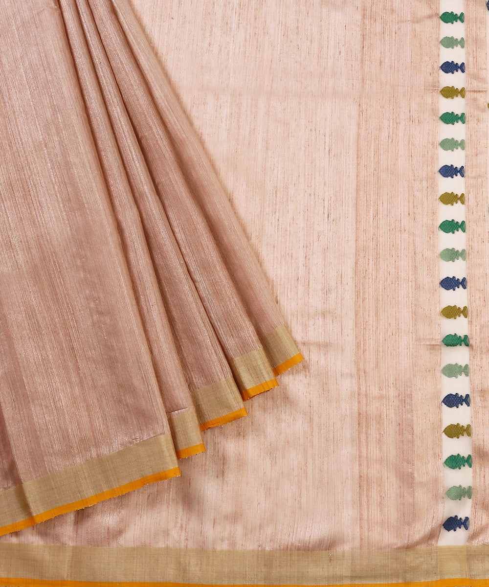 Handloom_Soft_Pink_Matka_Silk_Jamdani_Saree_With_Fish_Motifs_on_Pallu_WeaverStory_01