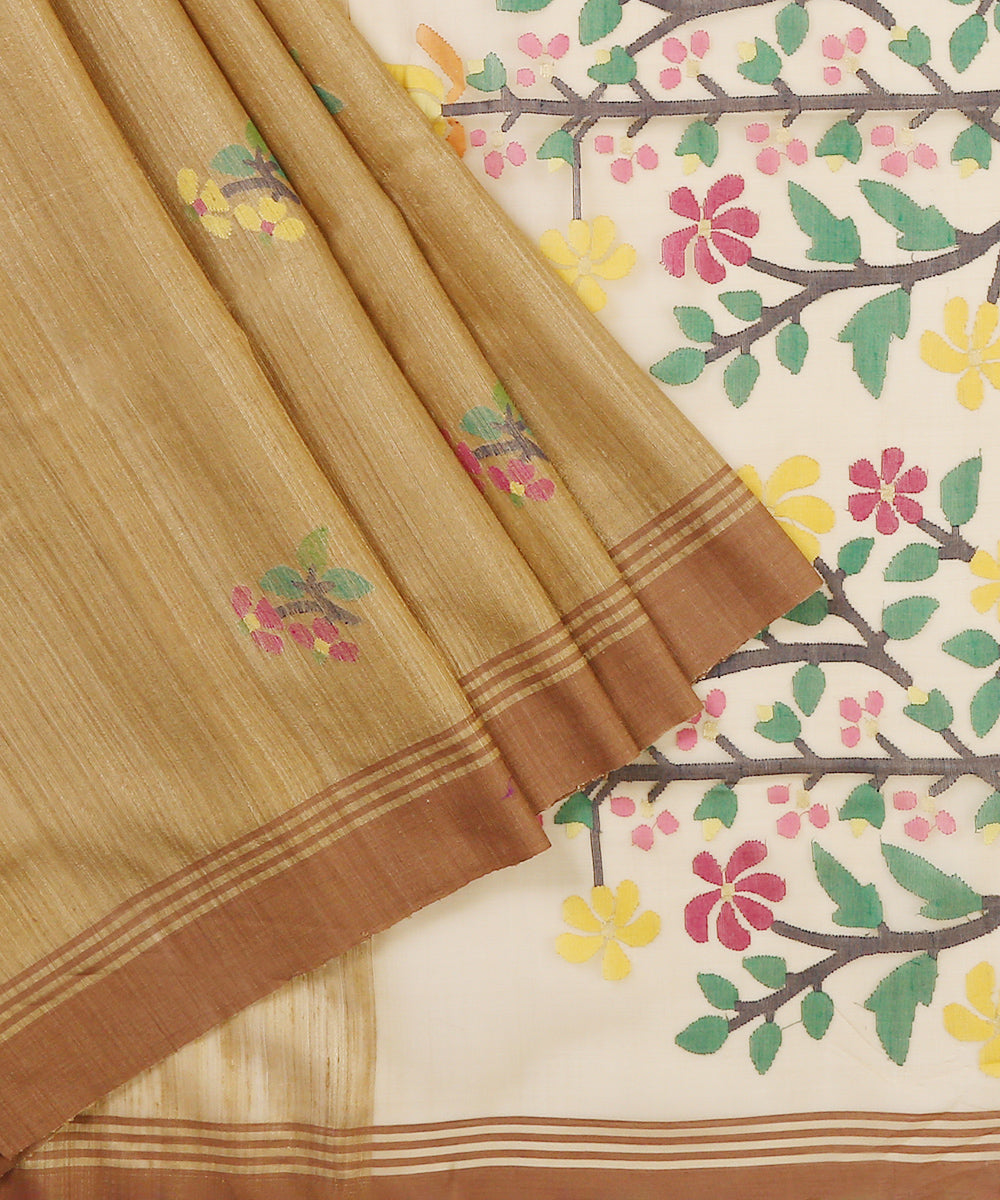 Handloom_Beige_Matka_Silk_Saree_With_Muslin_Jamdani_Pallu_WeaverStory_01