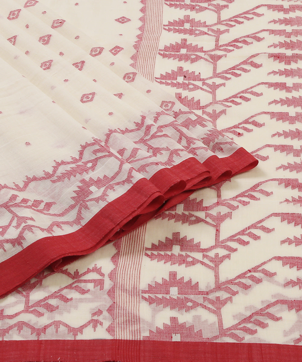 Handloom_White_Muslin_Jamdani_Saree_With_Red_Border_Pallu_WeaverStory_01