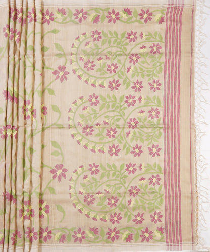 Handloom_Beige_Moonga_Silk_Jamdani_Saree_With_Purple_Floral_Motif_WeaverStory_04