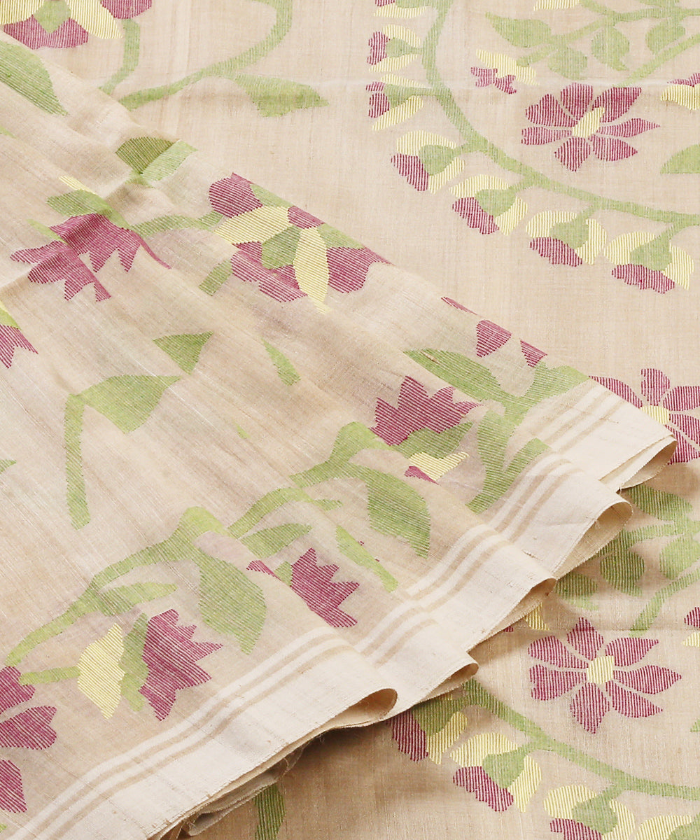 Handloom_Beige_Moonga_Silk_Jamdani_Saree_With_Purple_Floral_Motif_WeaverStory_02