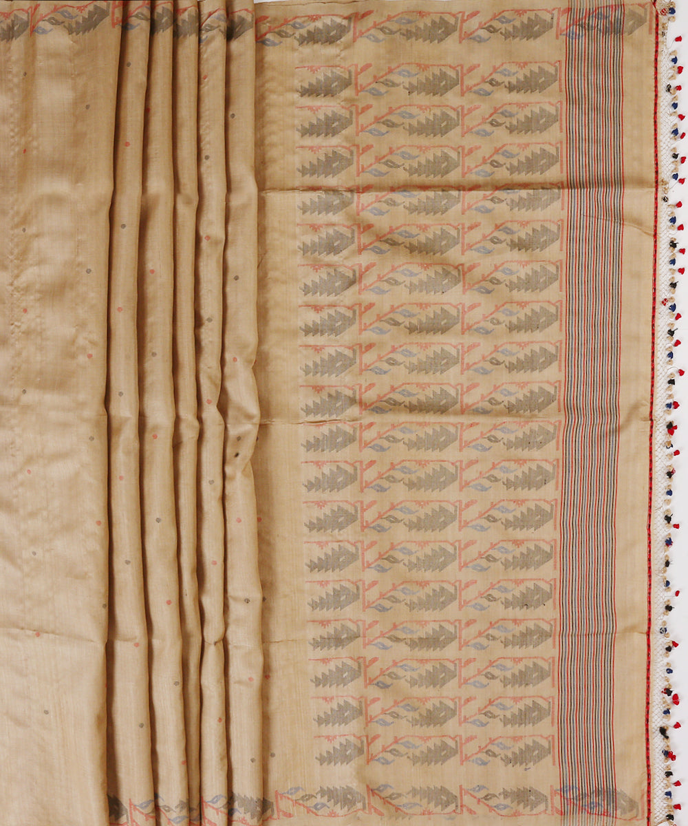 Handloom_Beige_Tussar_Jamdani_Saree_With_Polka_Dots_WeaverStory_03