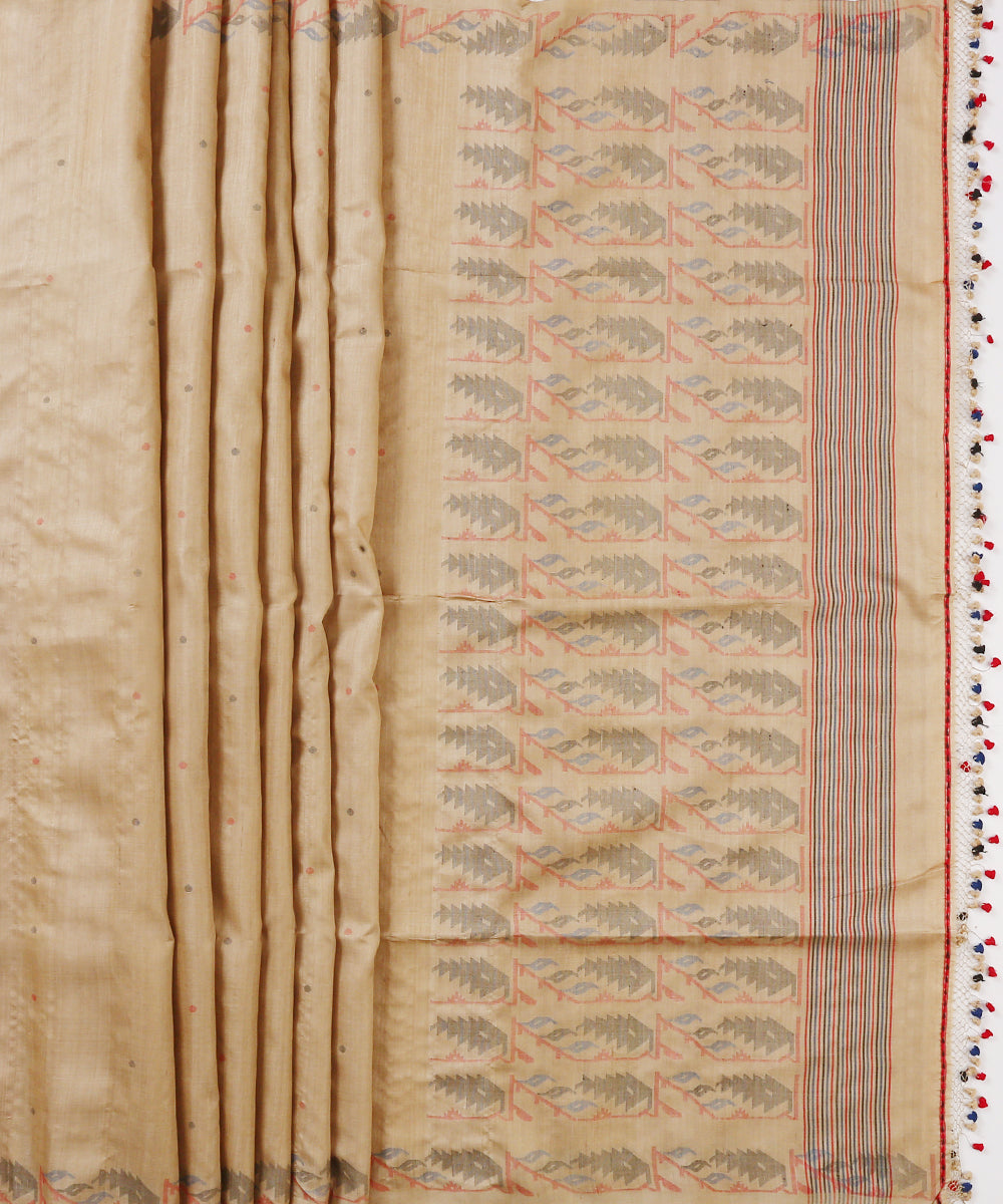 Handloom_Beige_Tussar_Jamdani_Saree_With_Polka_Dots_WeaverStory_04