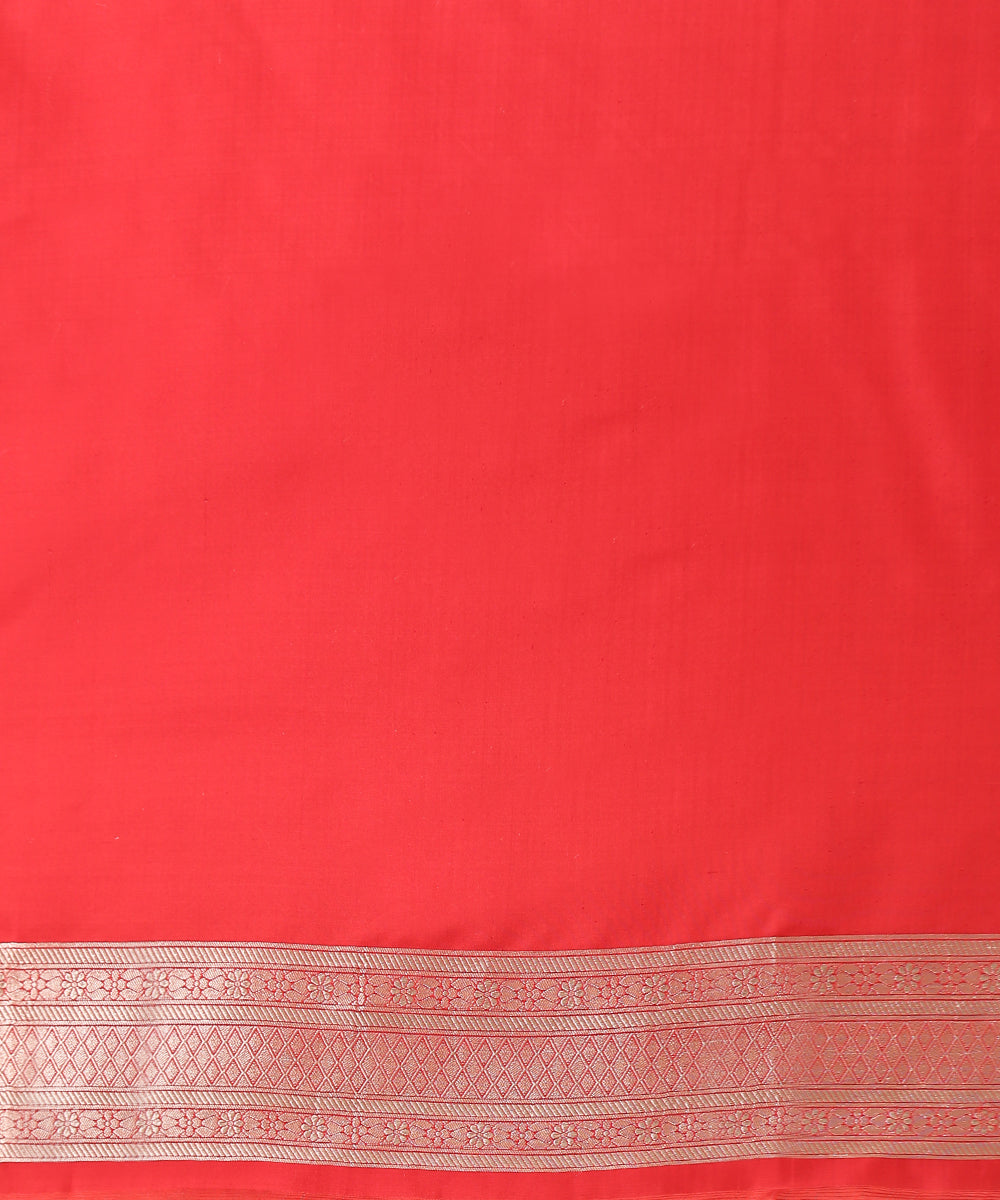 Handloom_Red_Pure_Katan_Silk_Banarasi_Saree_with_Cutwork_Mughal_Booti_WeaverStory_05