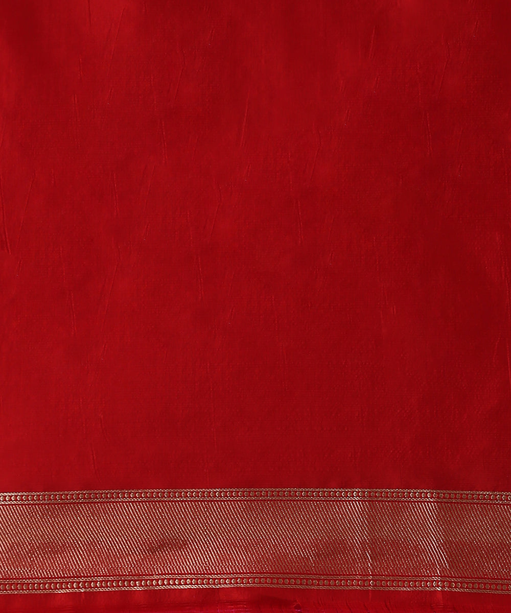 Handloom_Red_Pure_Katan_Silk_Banarasi_Saree_With_Diagonal_Bel_WeaverStory_05
