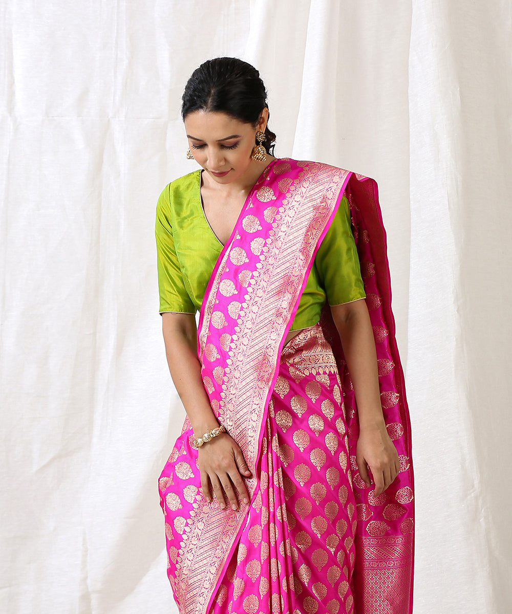 Fuchsia_Pink_Handloom_Pure_Katan_Silk_Banarasi_Saree_with_Cutwork_Booti_WeaverStory_01