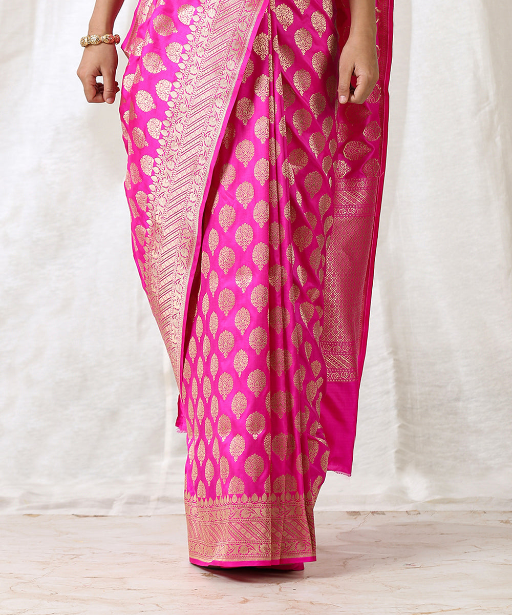 Fuchsia_Pink_Handloom_Pure_Katan_Silk_Banarasi_Saree_with_Cutwork_Booti_WeaverStory_04