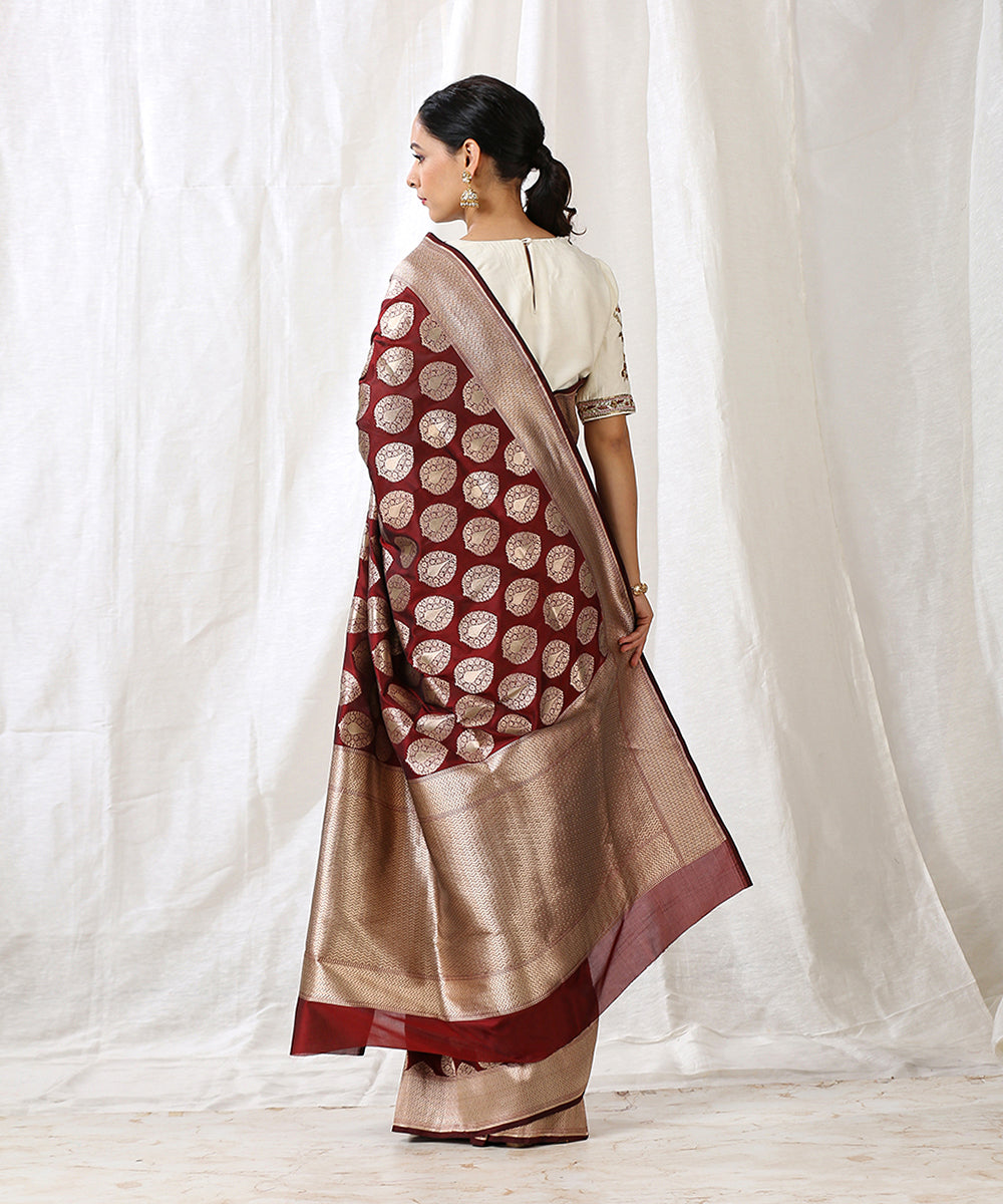 Handloom_Maroon_Pure_Katan_Silk_Banarasi_Saree_with_Cutwork_Mughal_Booti_WeaverStory_03