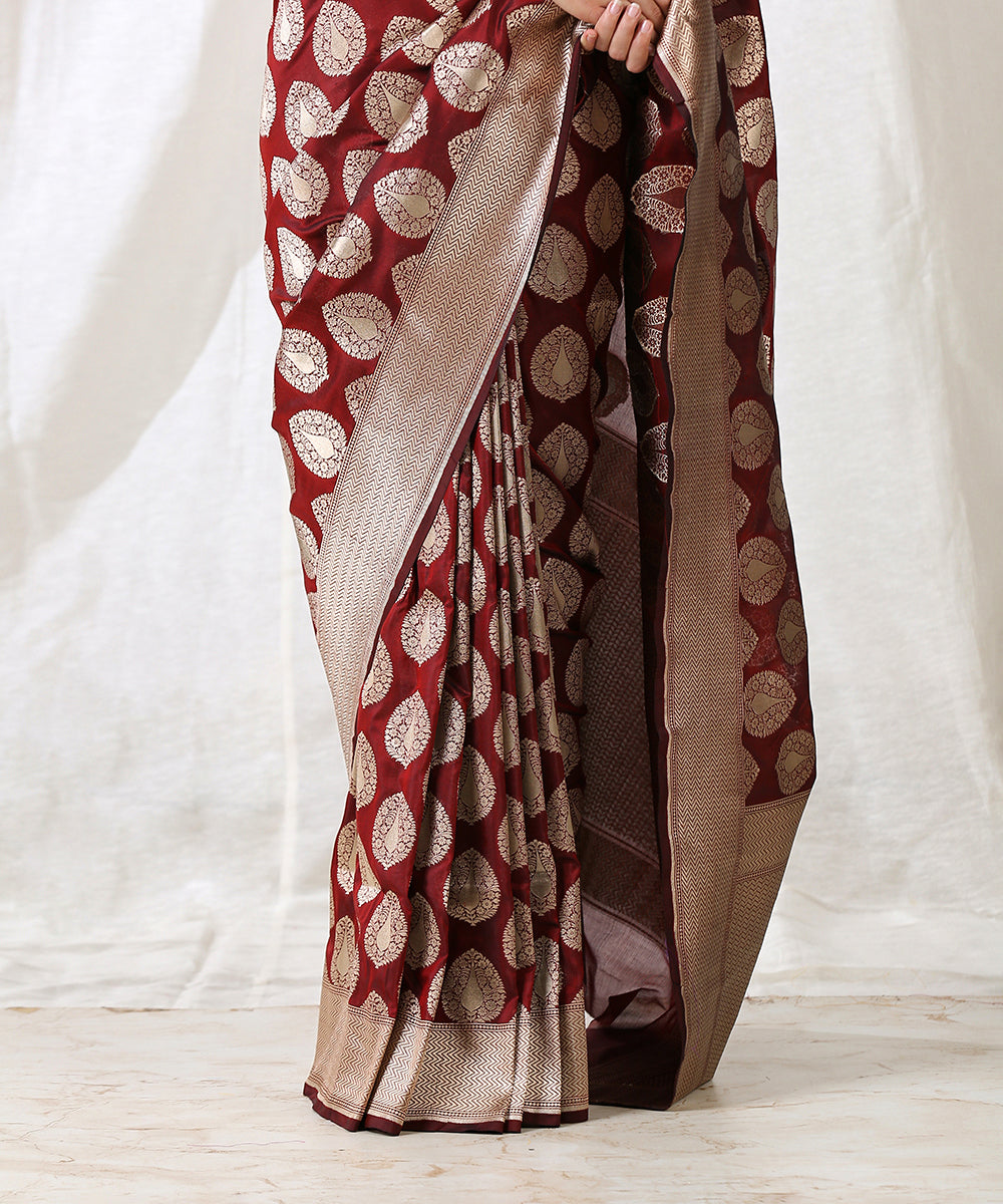 Handloom_Maroon_Pure_Katan_Silk_Banarasi_Saree_with_Cutwork_Mughal_Booti_WeaverStory_04