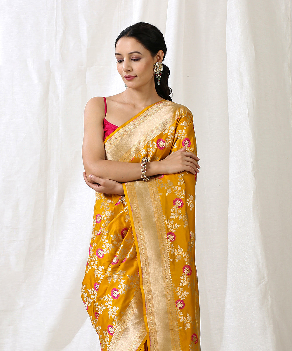 Mustard_Handloom_Pure_Katan_Silk_Banarasi_Saree_With_Pink_Meenakari_WeaverStory_01