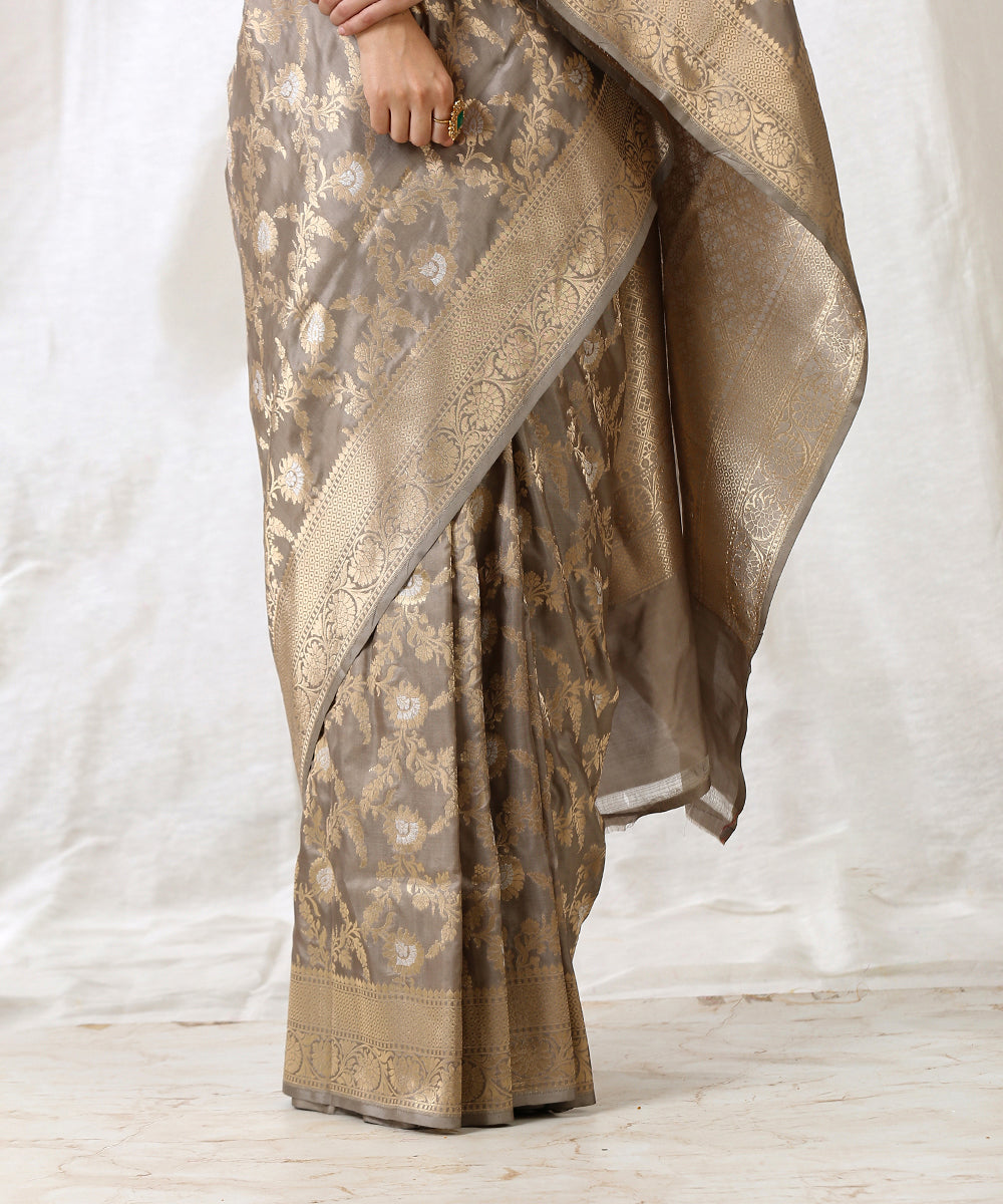 Handloom_Beige_and_Grey_Pure_Katan_Silk_Saree_With_Floral_Jaal_WeaverStory_04