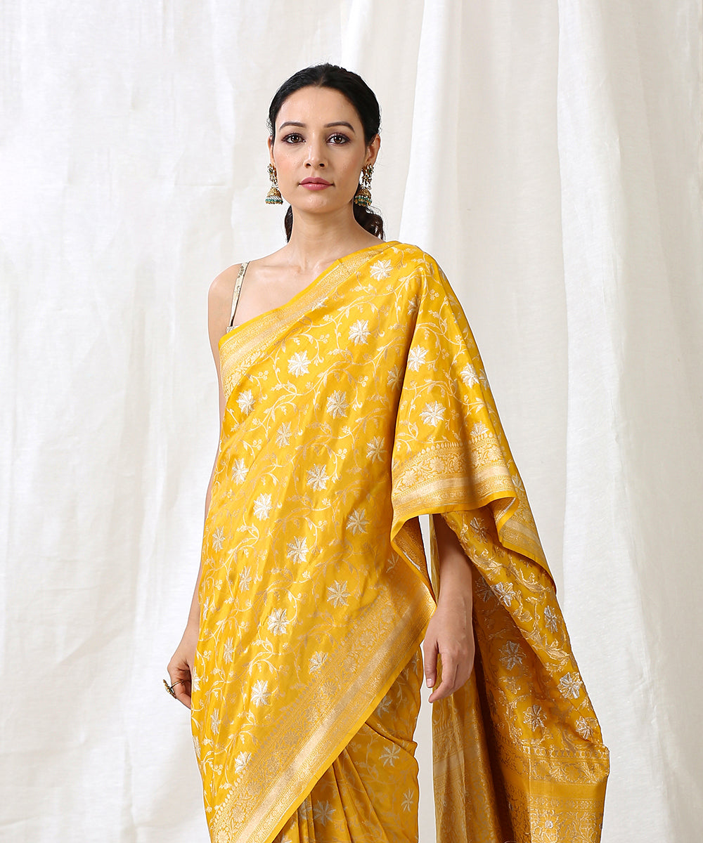 Mustard_Handloom_Pure_Katan_Silk_Banarasi_Saree_with_Sona_Rupa_Zari_Floral_Jaal_WeaverStory_01