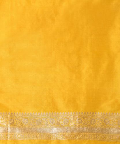 Mustard_Handloom_Pure_Katan_Silk_Banarasi_Saree_with_Sona_Rupa_Zari_Floral_Jaal_WeaverStory_05