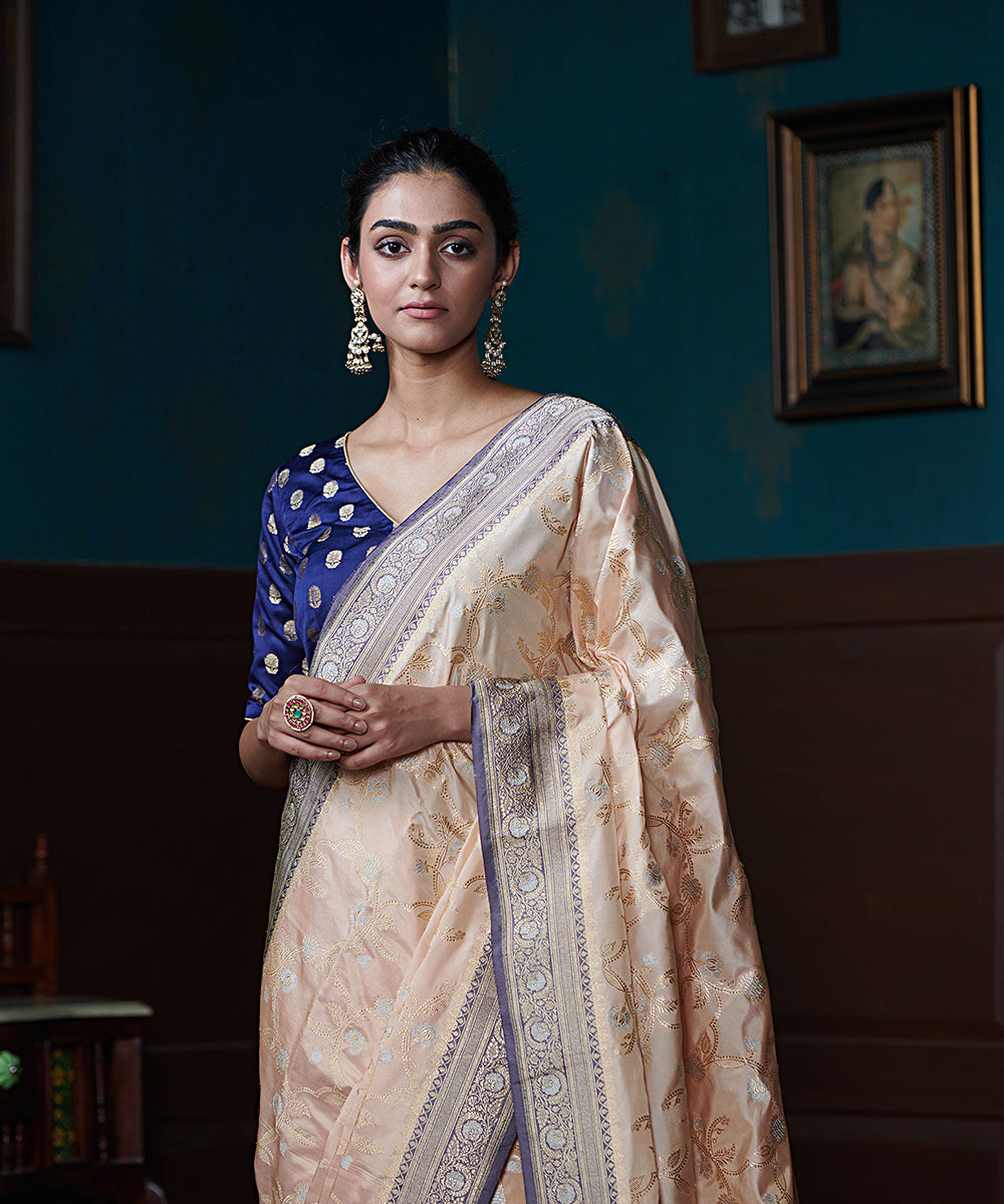 Handloom_Peach_Pure_Katan_Silk_Banarasi_Saree_With_Purple_Floral_Border_WeaverStory_01