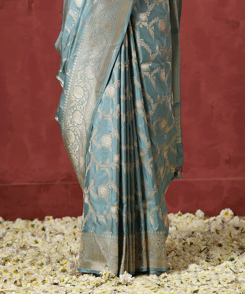 Handloom_Grey_Pure_Katan_Silk_Banarasi_Saree_with_Floral_Jaal_WeaverStory_04