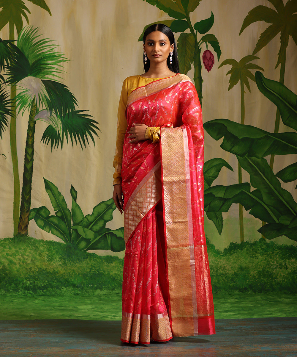 Handloom_Red_And_Pink_Chanderi_Silk_Saree_With_Gold_And_Silver_Chevron_Pattern_WeaverStory_02