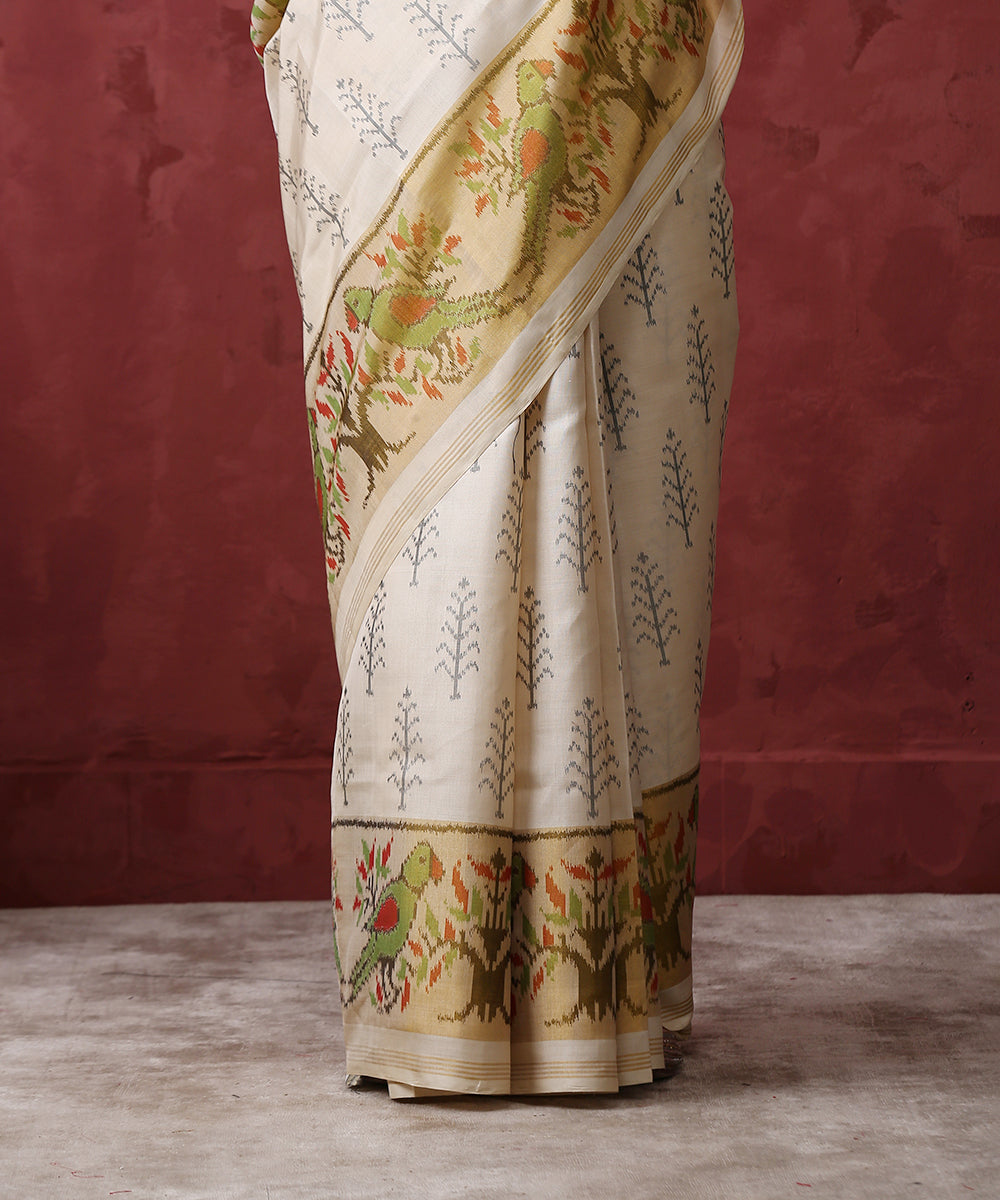 Handloom_Cream_Mulberry_Silk_Patola_Saree_With_Parrot_on_the_Border_WeaverStory_04