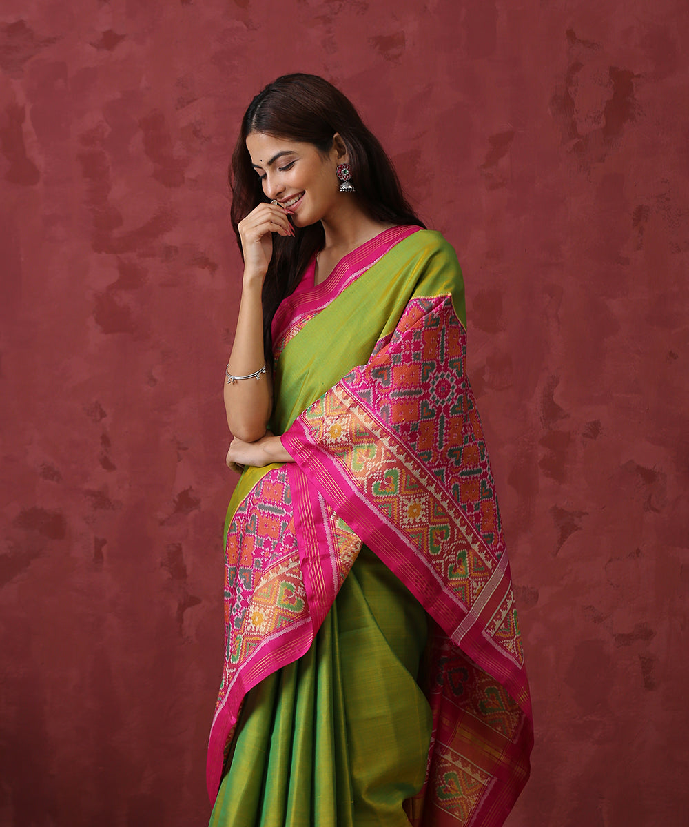 Handloom_Parrot_Green_Mulberry_Silk_Patola_Saree_With_Pink_Border_WeaverStory_01