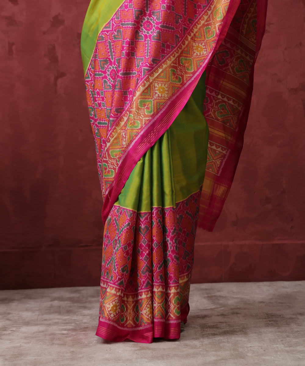 Handloom_Parrot_Green_Mulberry_Silk_Patola_Saree_With_Pink_Border_WeaverStory_04