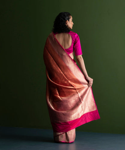 Handloom_Red_Pure_Katan_Silk_Banarasi_Saree_With_Chevron_Pink_Border_WeaverStory_03