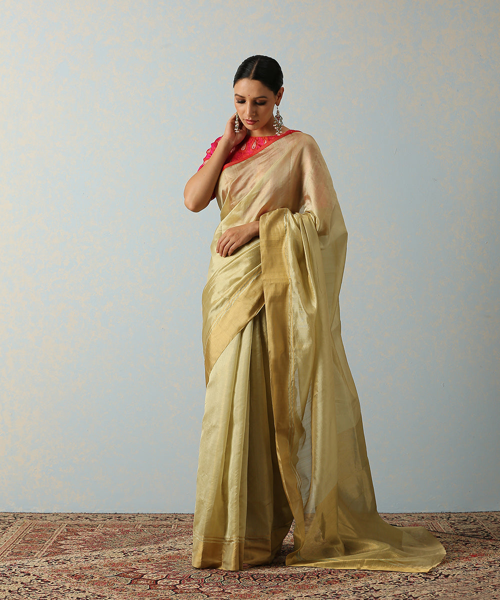 Handloom_Offwhite_Tissue_Chanderi_Saree_With_Golden_Border_And_Red_selvedge_WeaverStory_02