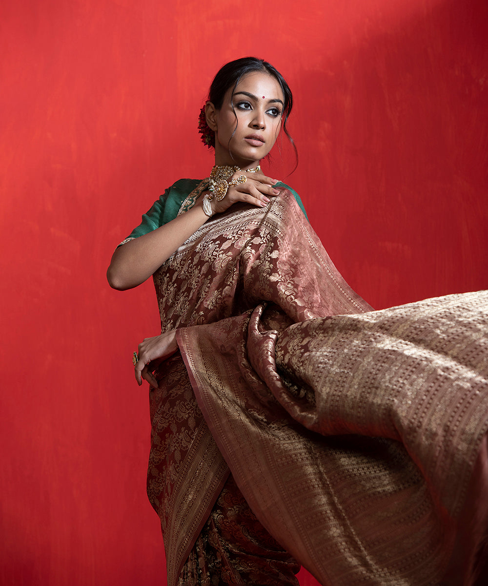 Chocolate_Brown_Gajji_Silk_Tanchoi_Banarasi_Saree_With_Floral_Jaal_WeaverStory_01