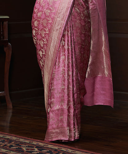 Handloom_Light_Pink_Gajji_Silk_Tanchoi_Banarasi_Saree_With_Floral_Jaal_WeaverStory_04