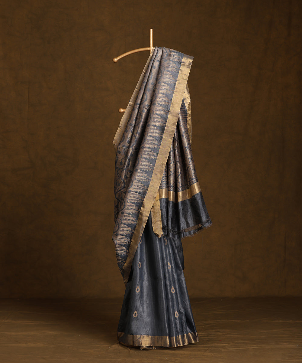 Handloom_Grey_Pure_Kosa_Silk_Saree_With_Booti_And_Golden_Border_WeaverStory_01