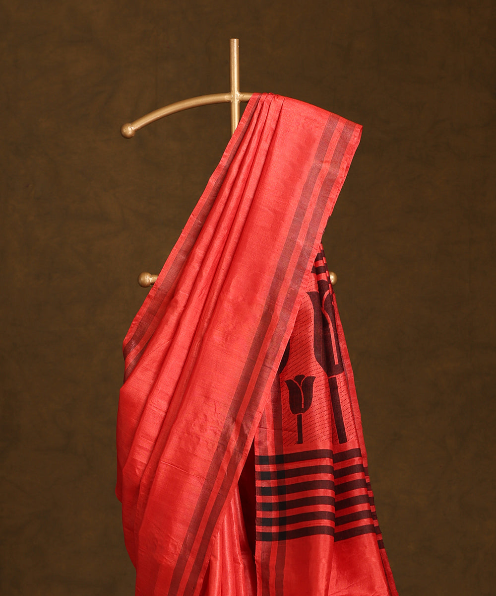 Deep_Orange_Handloom_Pure_Kosa_Silk_Saree_With_Lotus_Motifs_On_Pallu_WeaverStory_02