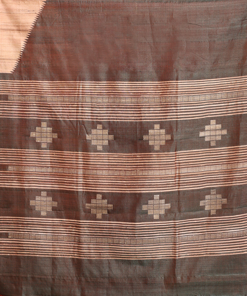 Beige_And_Brown_Handloom_Pure_Kosa_Silk_Saree_With_Temple_Border_WeaverStory_05