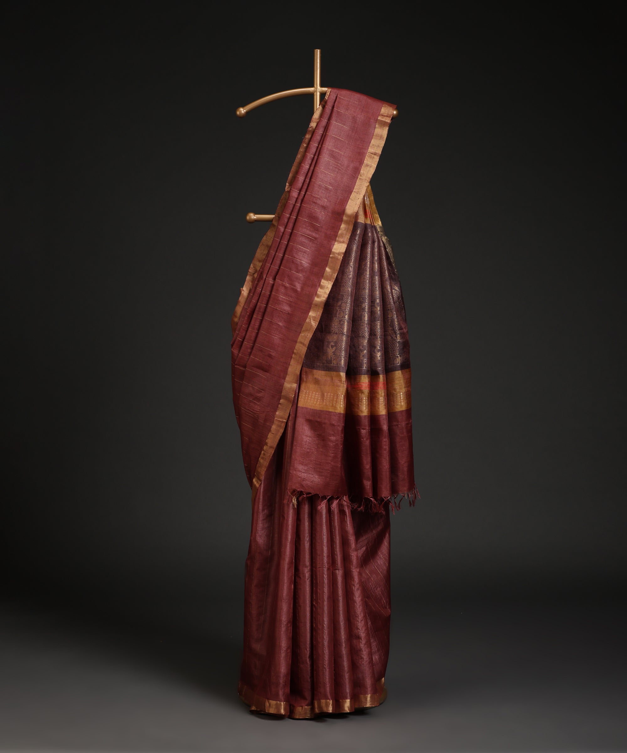 Handloom_Maroon_Pure_Ghhecha_Silk_Saree_With_Golden_Stripes_All_Over_WeaverStory_01