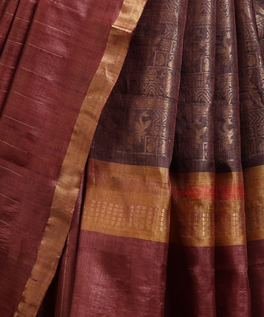 Handloom_Maroon_Pure_Ghhecha_Silk_Saree_With_Golden_Stripes_All_Over_WeaverStory_04