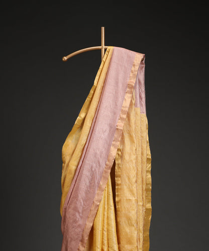 Handloom_Pastel_Yellow_Double_Shade_Kosa_Silk_Saree_With_Temple_Border_In_Light_Purple_WeaverStory_02