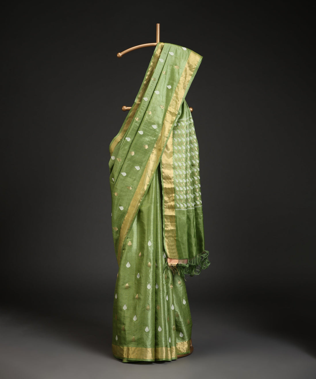 Handloom_Parrot_Green_Kosa_Silk_Saree_With_All_Over_Sona_Rupa_Booti_WeaverStory_01