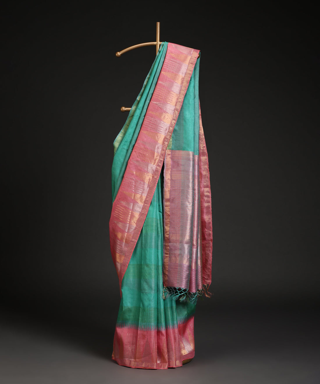 Emerald_Green_Double_Shade_Handloom_Pure_Kosa_Silk_Saree_With_Gold_Zari_Temple_Border_In_Pink_WeaverStory_01
