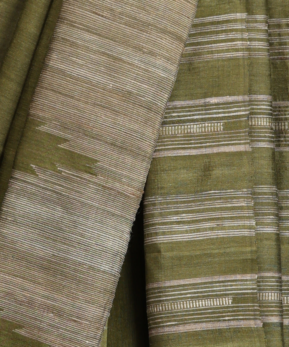 Olive_Green_Handloom_Kosa_Silk_Saree_With_Temple_Border_In_Offwhite_WeaverStory_04