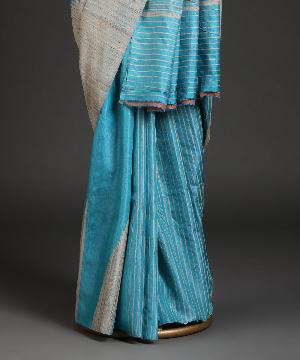 Handloom_Blue_Pure_Kosa_Silk_Saree_With_Stripes_And_Temple_Border_In_Beige_WeaverStory_03