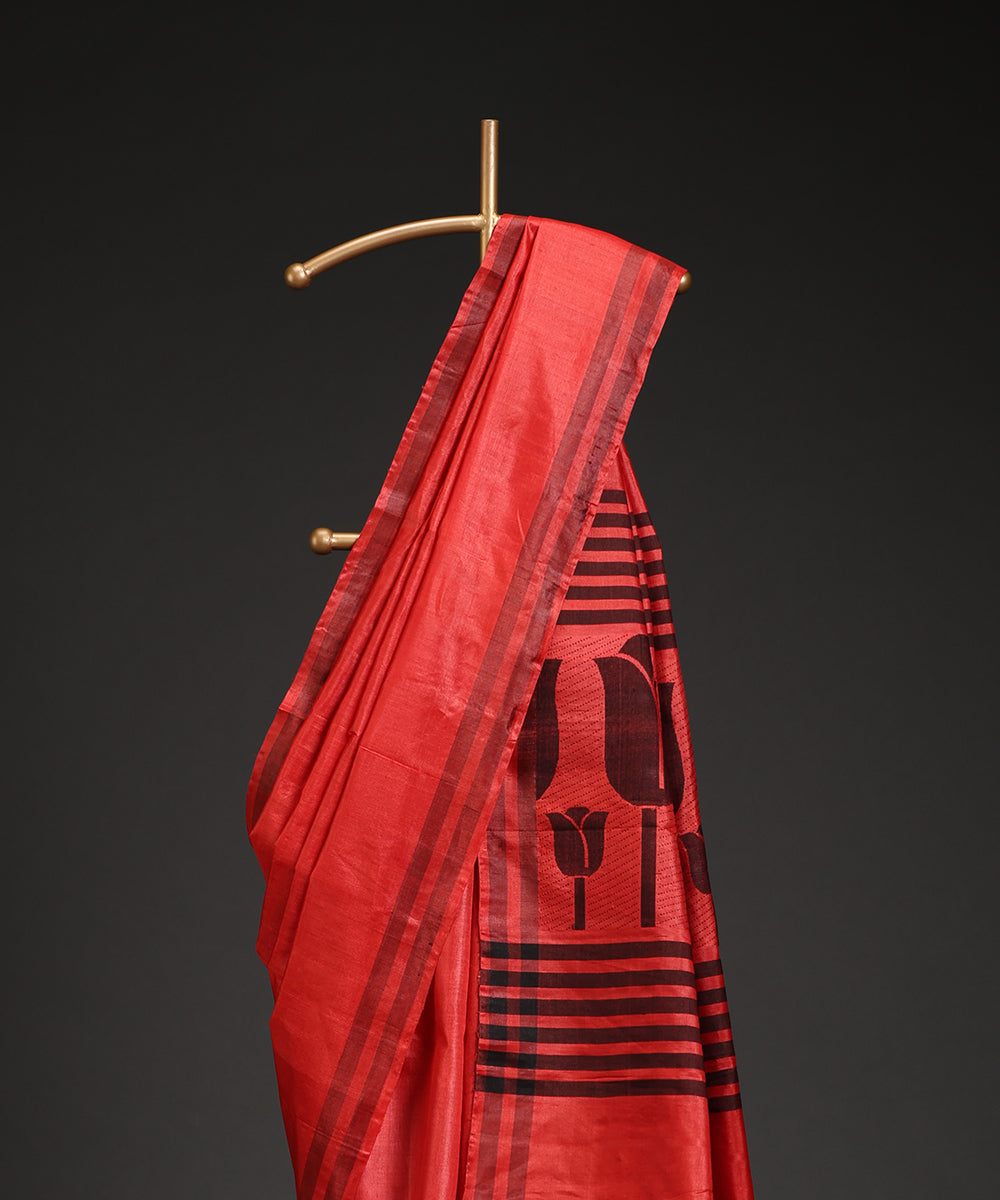 Red_Handloom_Plain_Pure_Kosa_Silk_Saree_With_Lotus_Motifs_WeaverStory_02