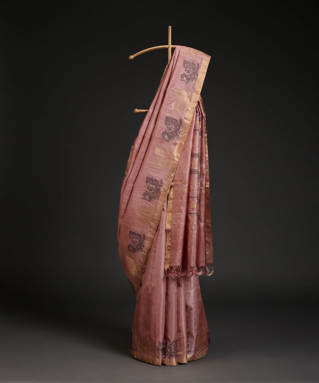 Handloom_Peach_Kosa_Silk_Saree_With_Peacock_Motif_In_Border_WeaverStory_01
