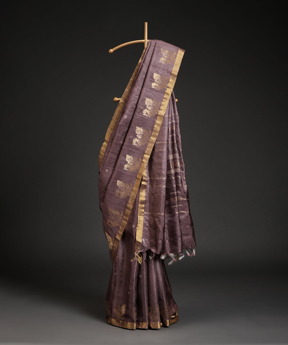 Grape_Handloom_Kosa_Silk_Saree_With_Peacock_Motif_In_Border_WeaverStory_01