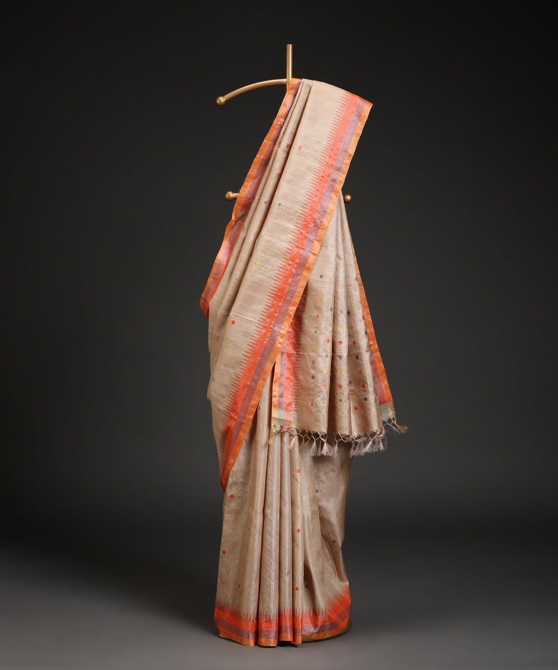 Handloom_Beige_Kosa_Silk_Saree_With_Temple_Border_In_Orange_WeaverStory_01
