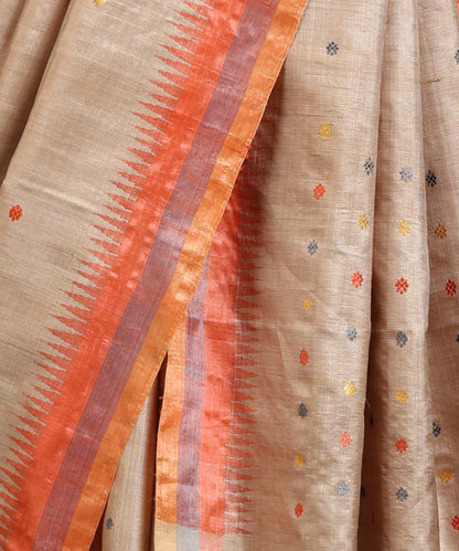 Handloom_Beige_Kosa_Silk_Saree_With_Temple_Border_In_Orange_WeaverStory_04