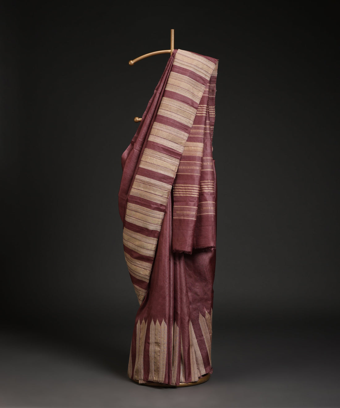 Onion_Pink_Handloom_Kosa_Silk_Saree_With_Temple_Border_In_Beige_WeaverStory_01