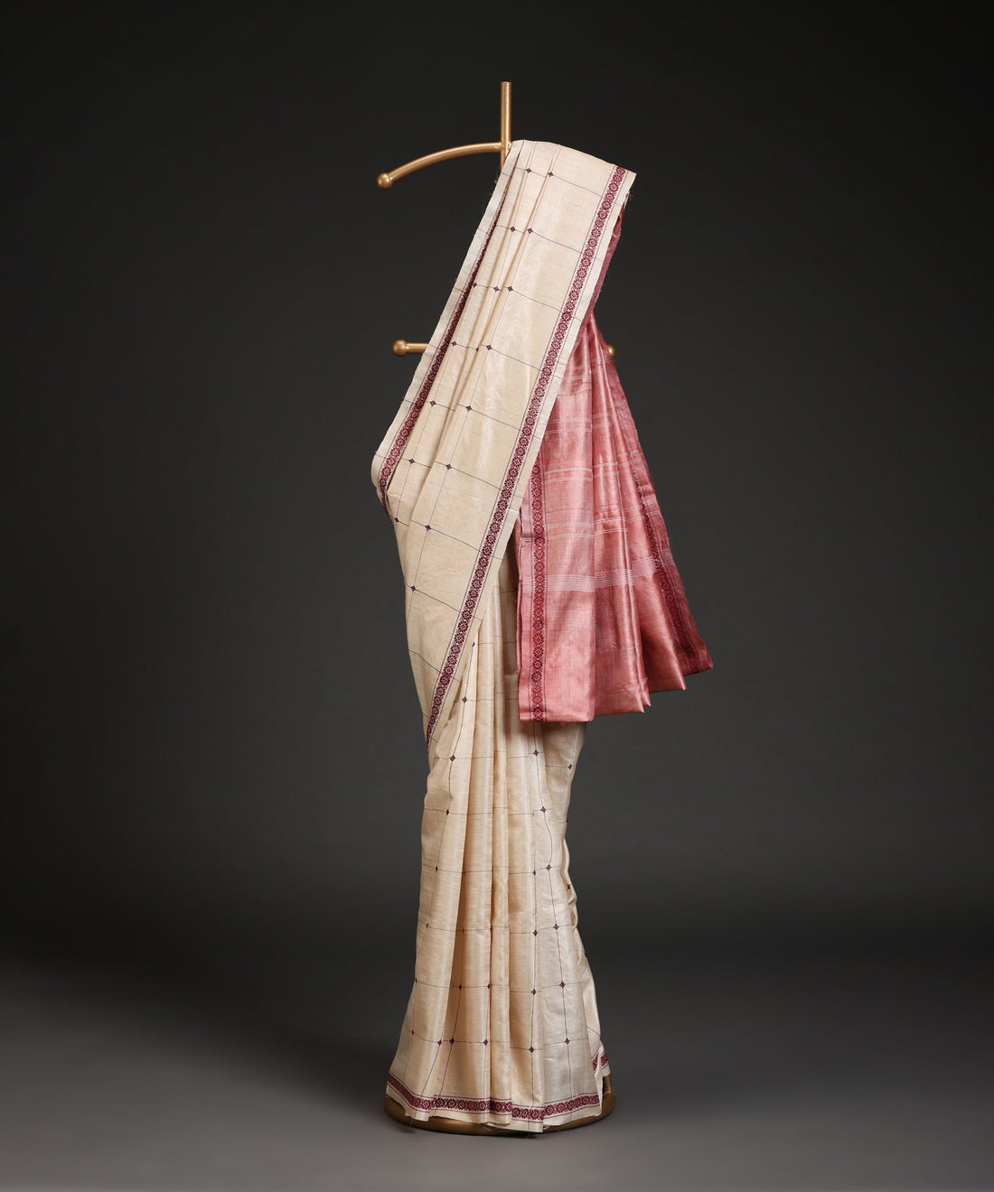 Offwhite_Handloom_Pure_Kosa_Silk_Saree_With_Check_And_Floral_Motif_Border_WeaverStory_01