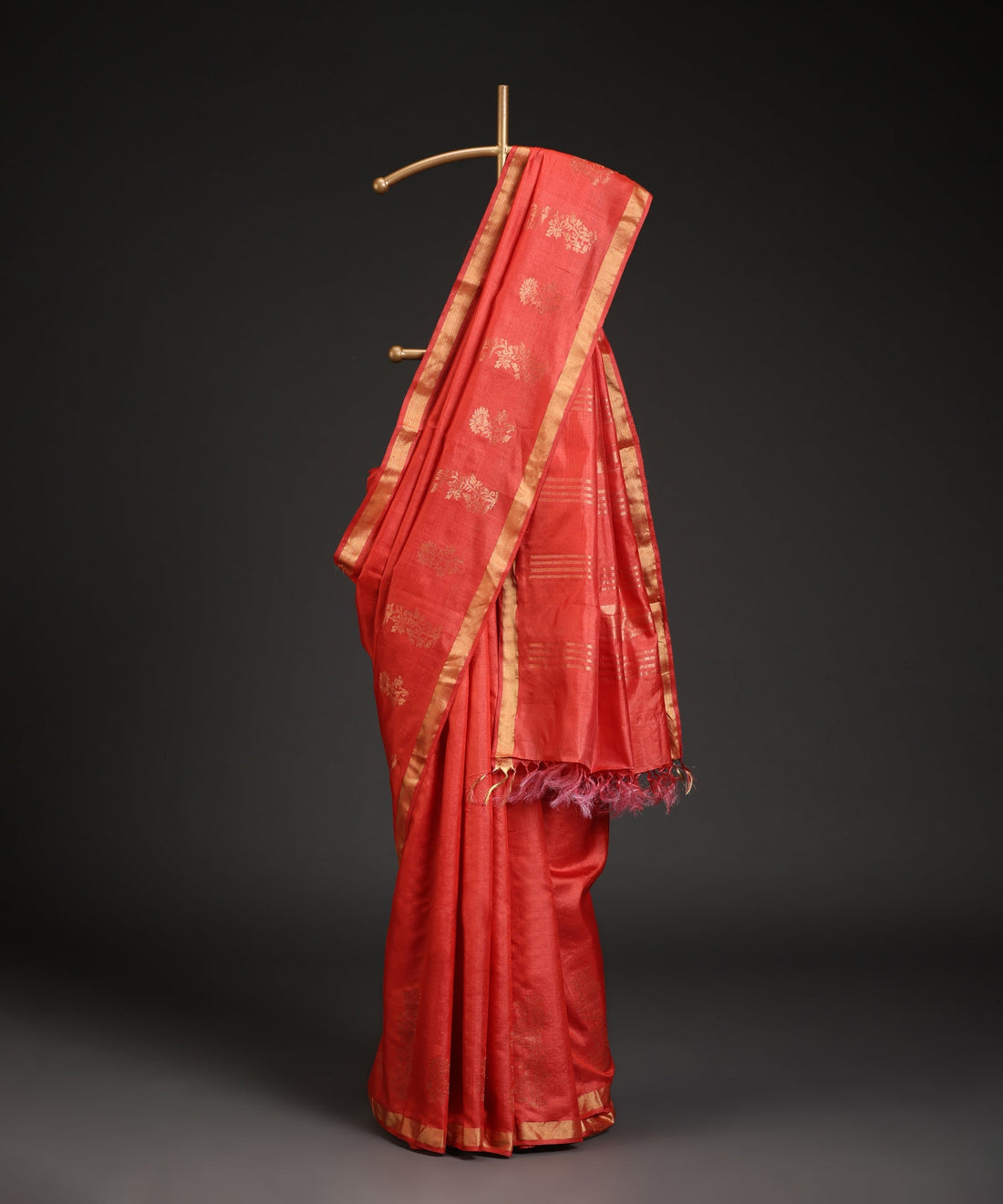 Handloom_Red_Pure_Kosa_Silk_Saree_With_Golden_Zari_Work_In_Border_WeaverStory_01