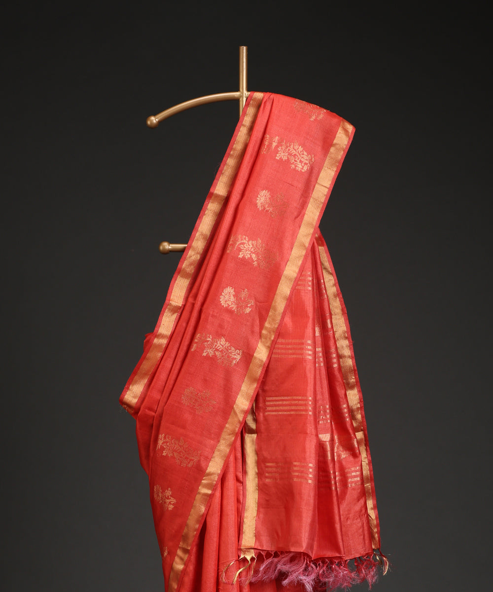 Handloom_Red_Pure_Kosa_Silk_Saree_With_Golden_Zari_Work_In_Border_WeaverStory_02