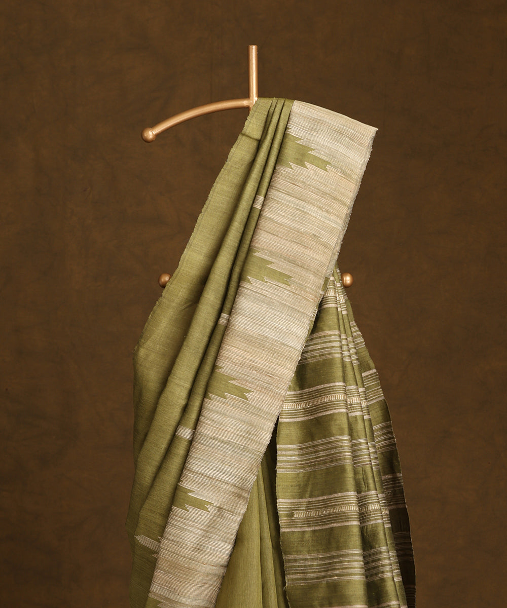 Olive_Handloom_Pure_Kosa_Silk_Saree_With_Beige_Temple_Border_And_Pallu_WeaverStory_02